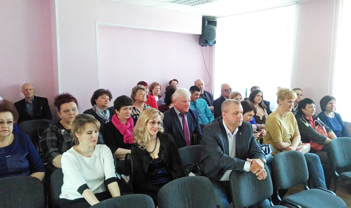 Межмуниципальная партийная дискуссия «Единая Россия. Направления 2026» прошла в Каменском бизнес-инкубаторе