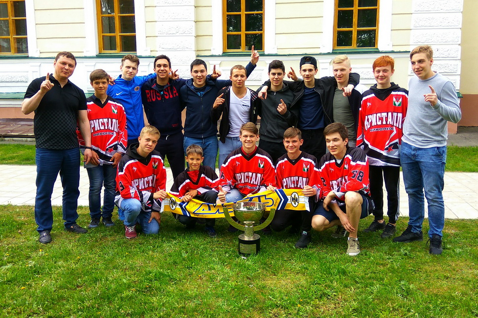 В Никольском бизнес -инкубаторе прославленные хоккеисты и футболистки встретились с юными спортсменами