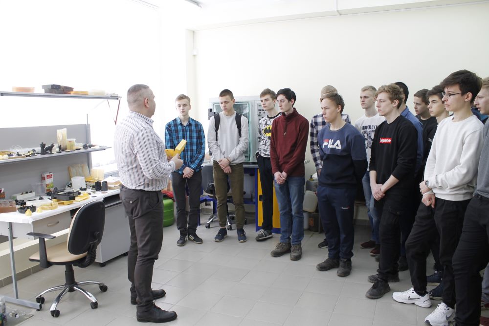 В технопарке «Яблочков» прошла экскурсия для будущих ИТ-специалистов