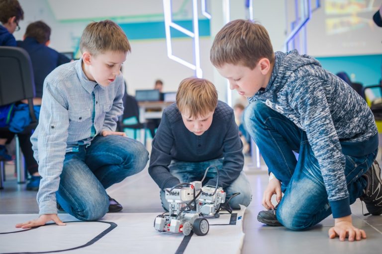Бесплатные мастер-классы для детей по робототехнике, программированию и 3-d моделированию